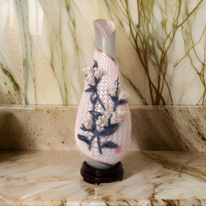Blossoming White Flowers Mesh Porcelain Vase