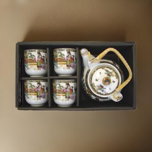 A Lady's Meeting Tea Set – One Teapot and Four Cups